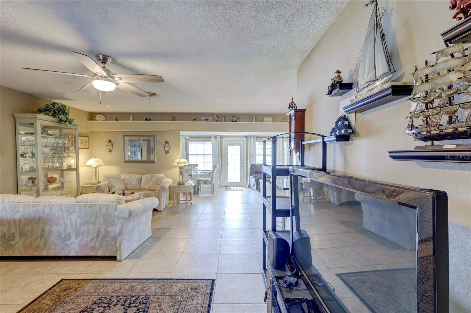 4029 POMPANO DR SE