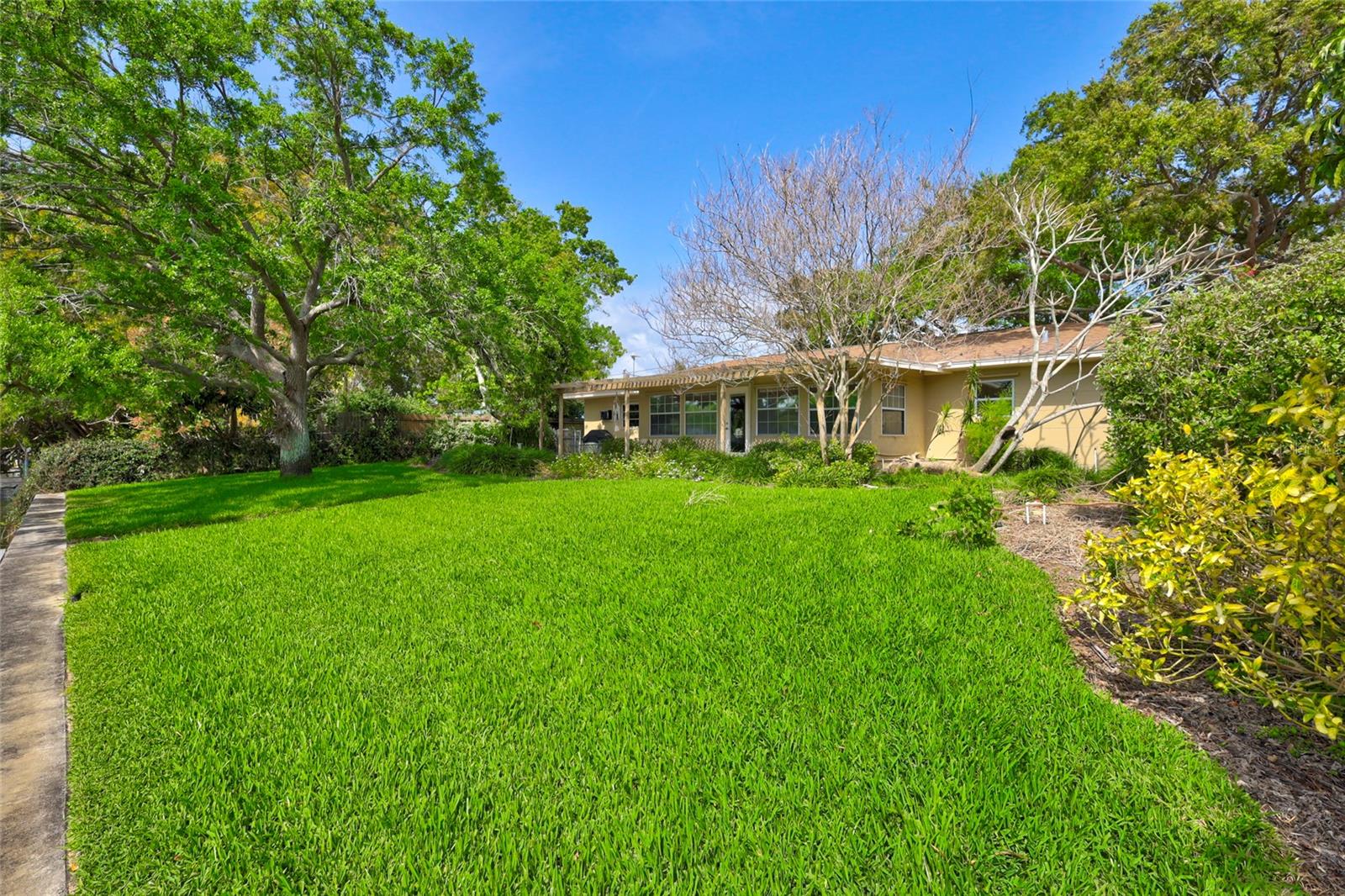 4029 POMPANO DR SE