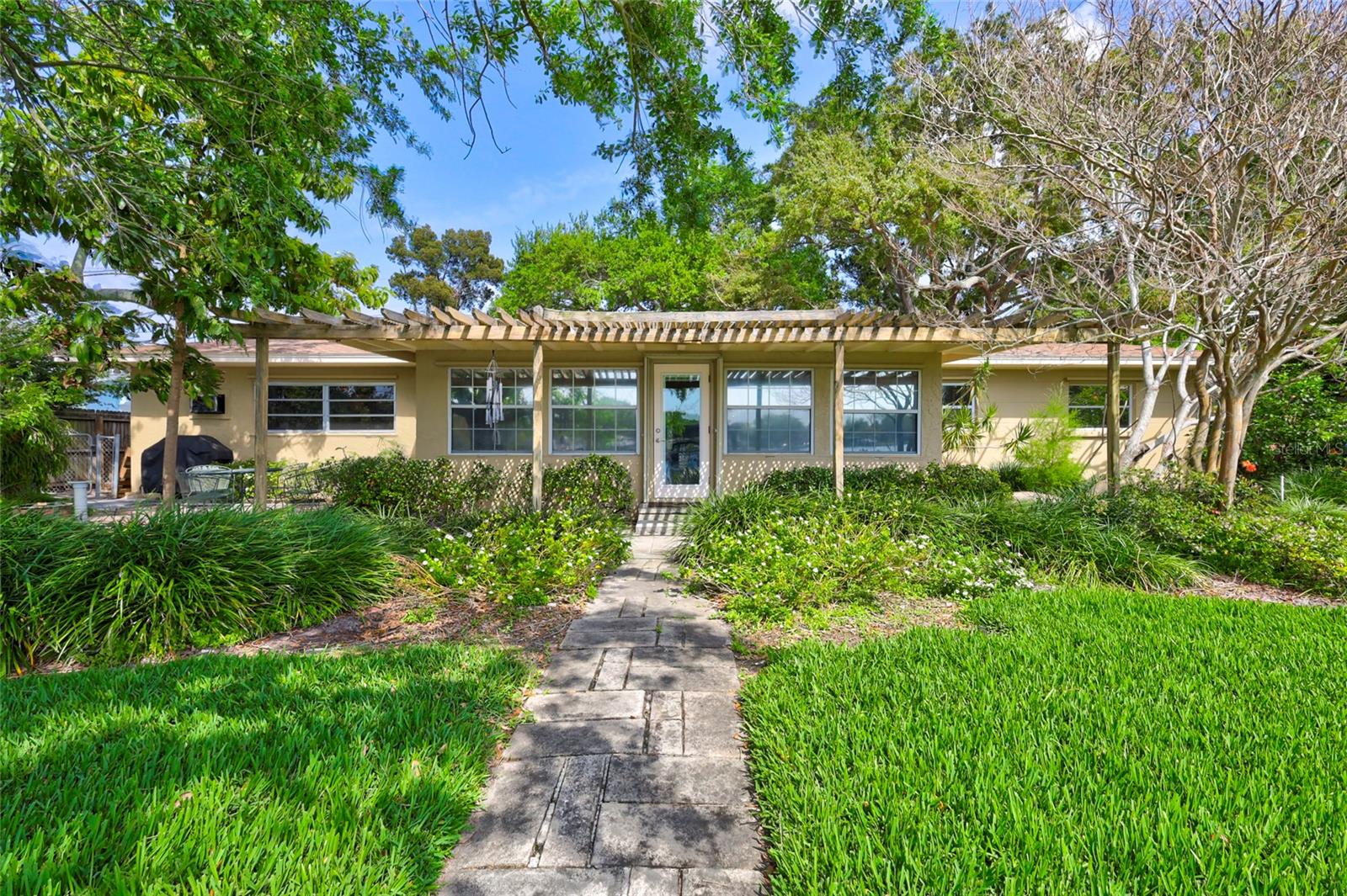 4029 POMPANO DR SE