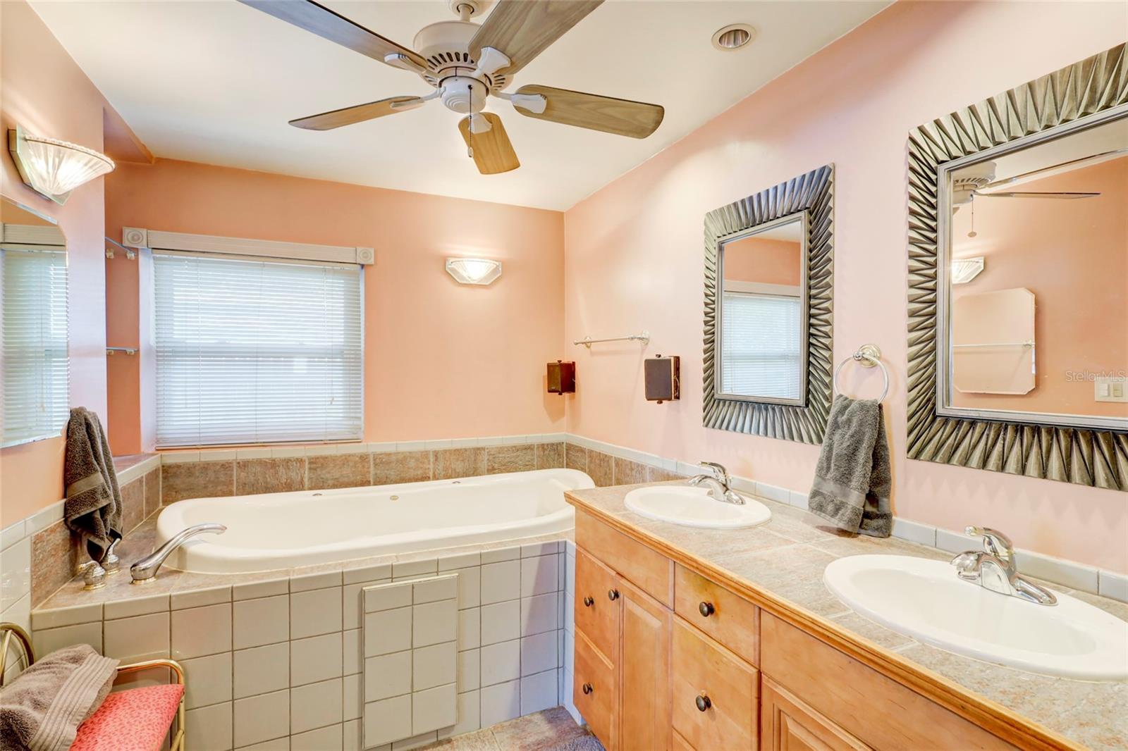 4029 POMPANO DR SE