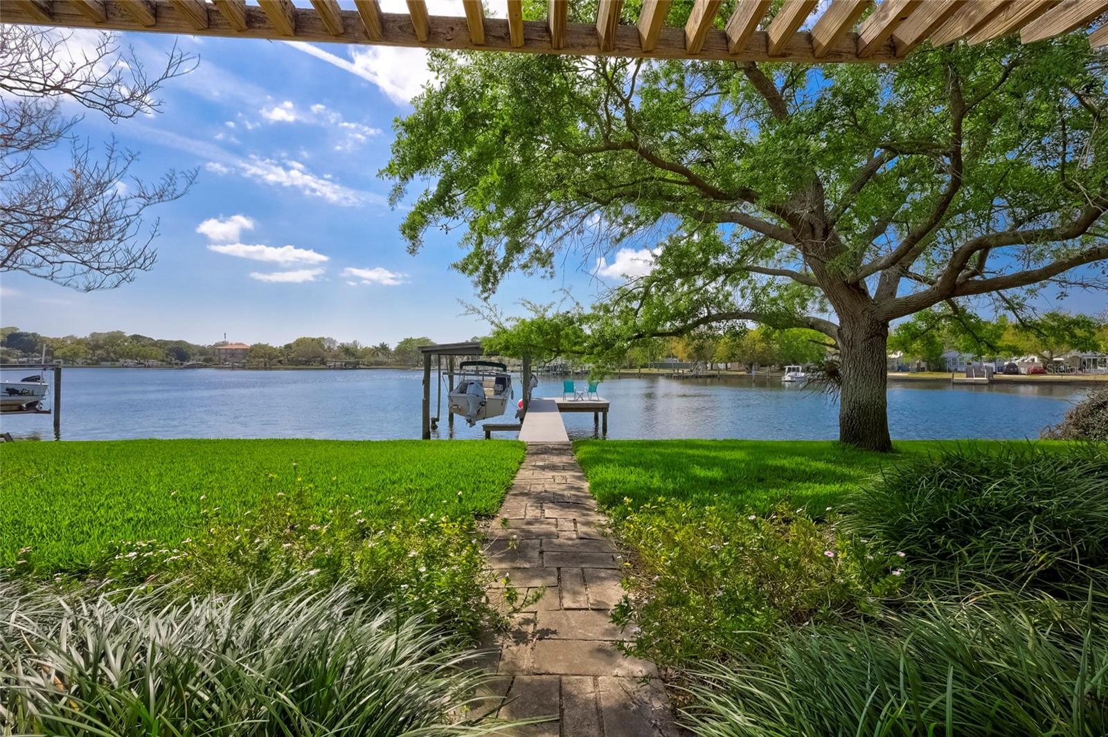 4029 POMPANO DR SE