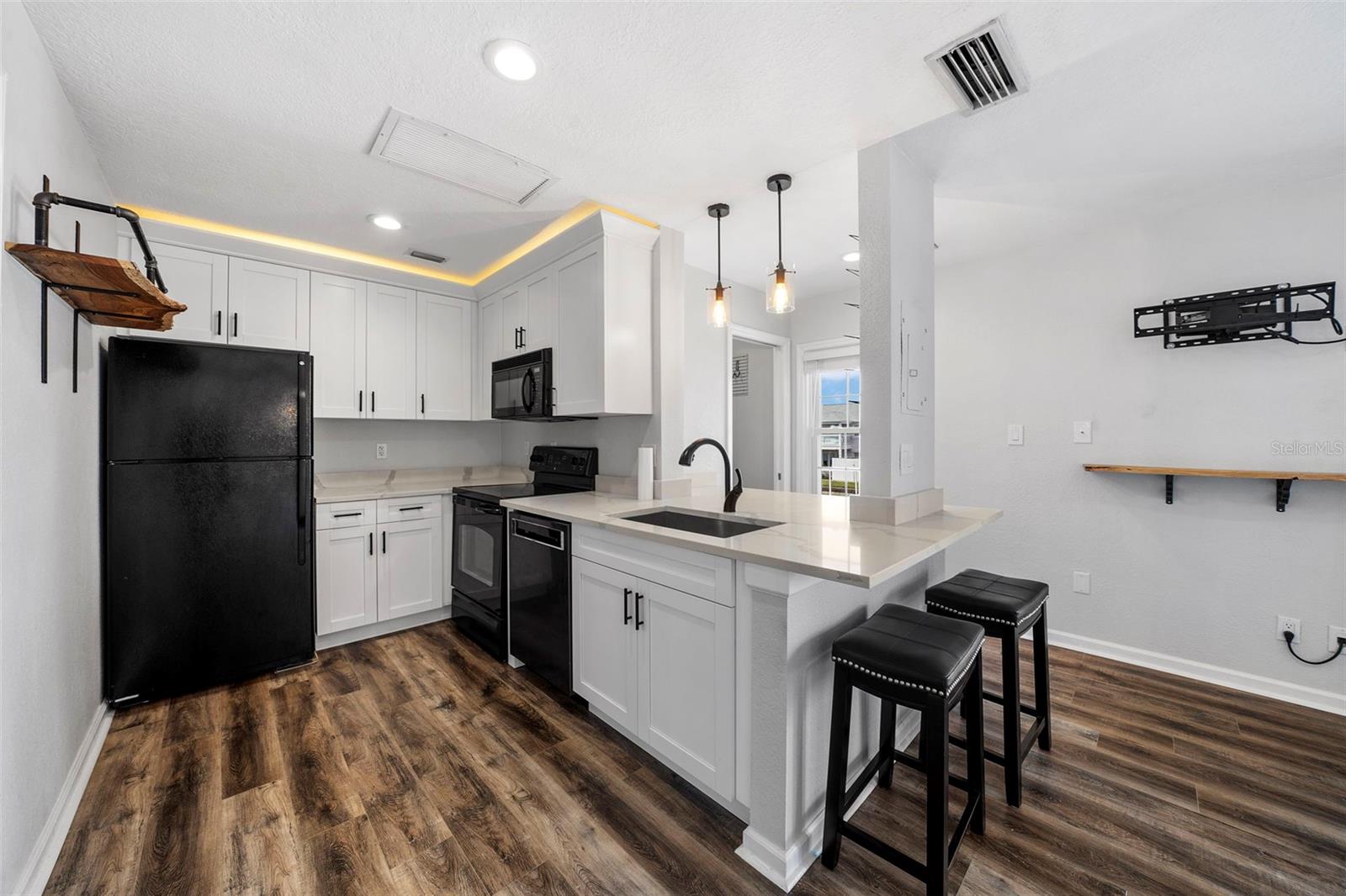 5135 COQUINA KEY DR SE #E