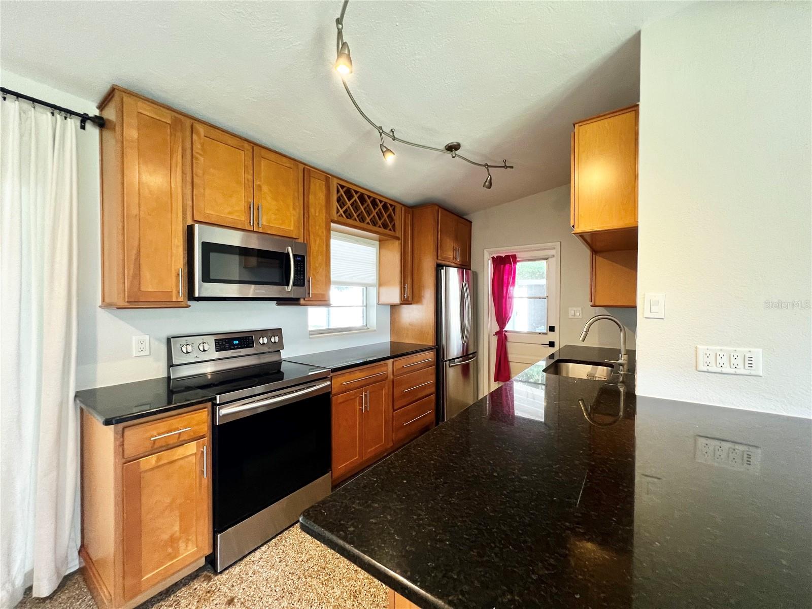 121 40TH AVE SE