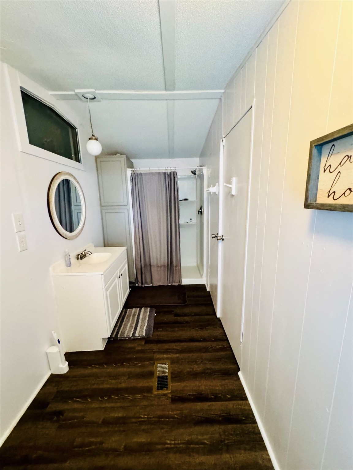 112 Oak Acres Drive E