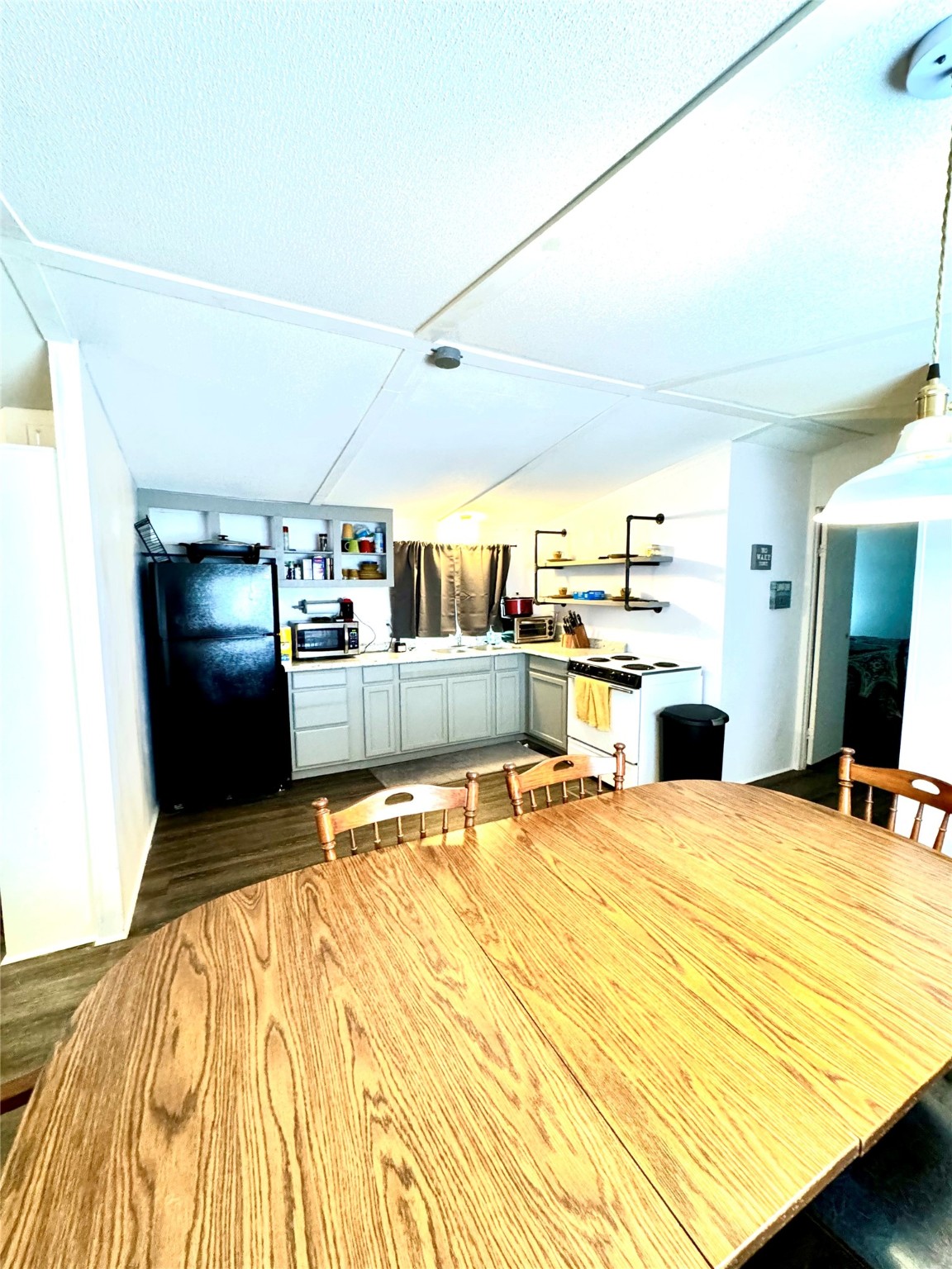 112 Oak Acres Drive E