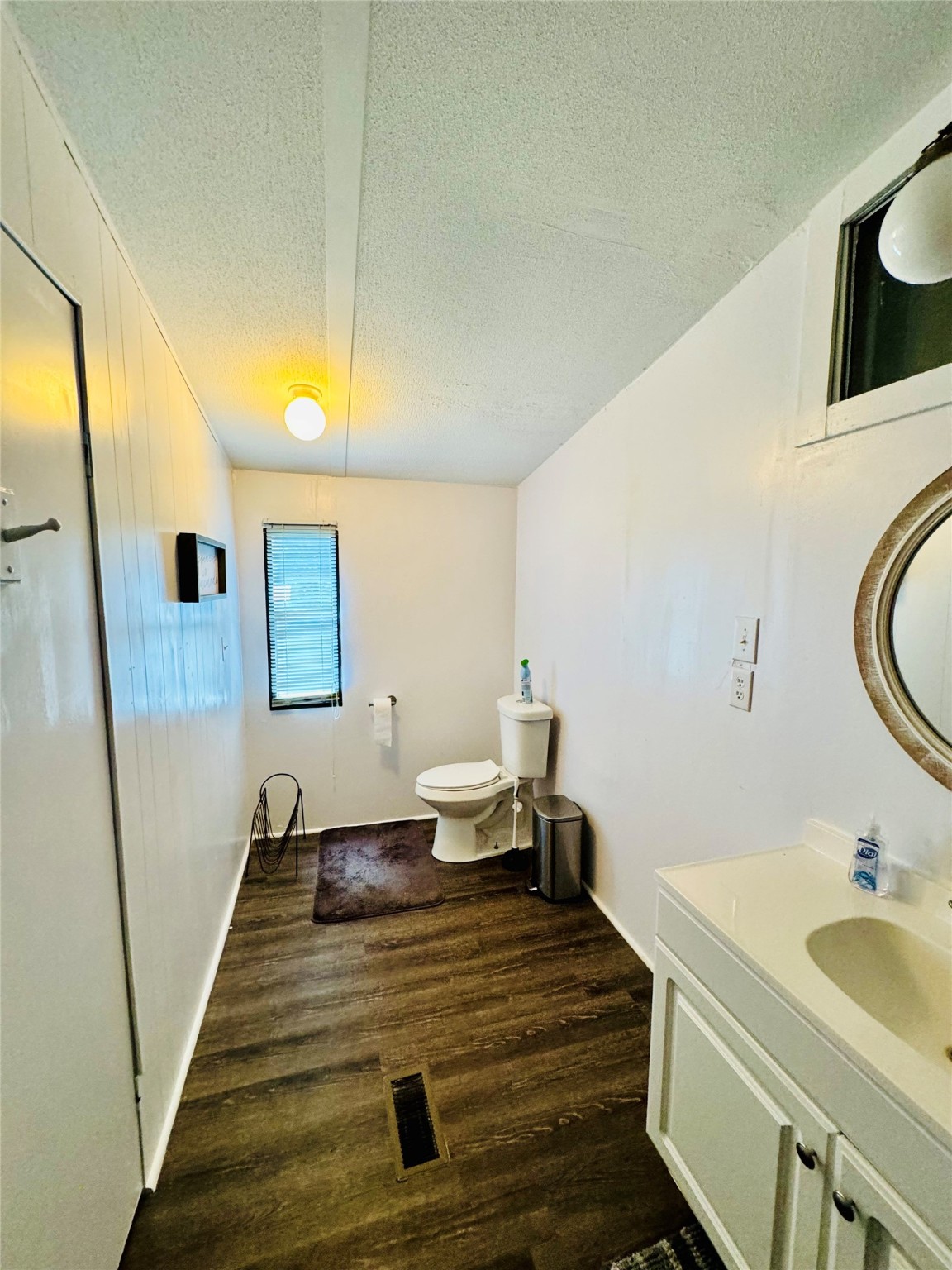 112 Oak Acres Drive E