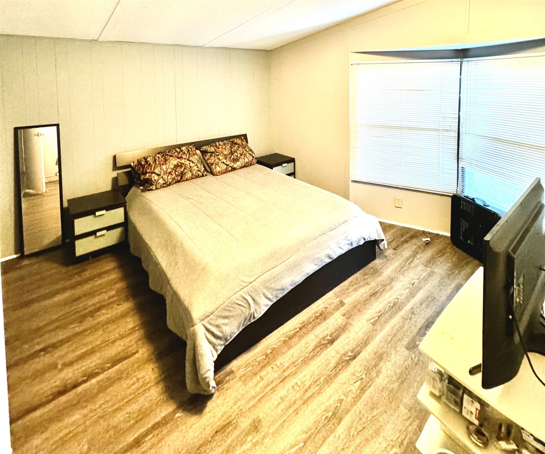 112 Oak Acres Drive E