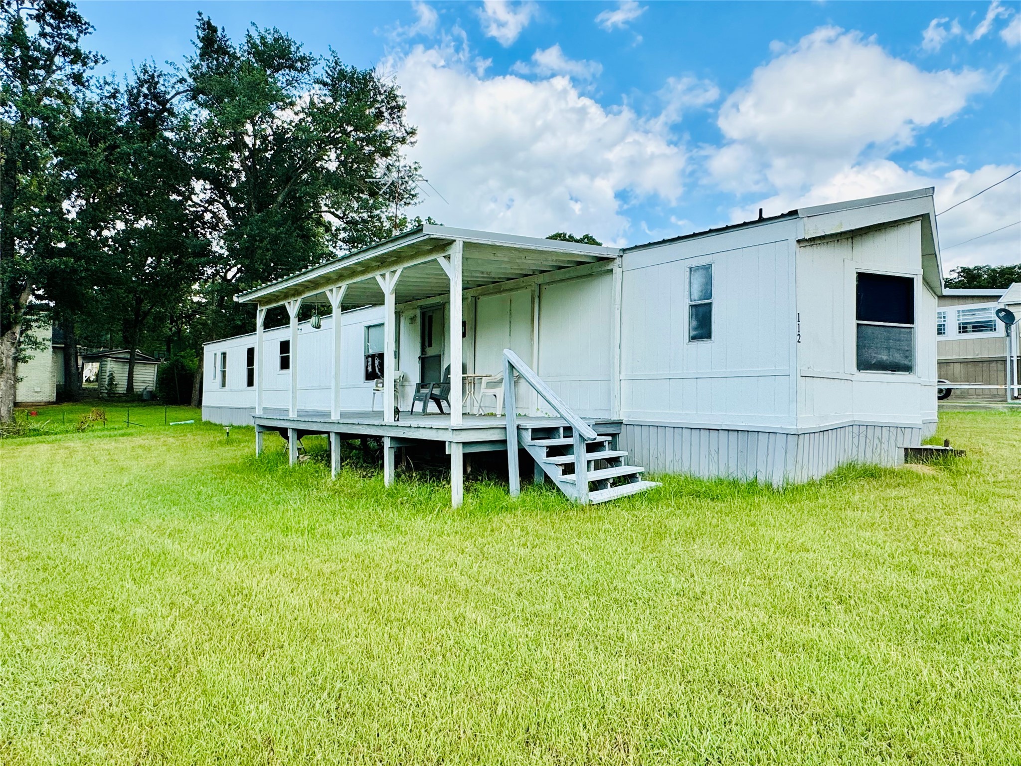 112 Oak Acres Drive E