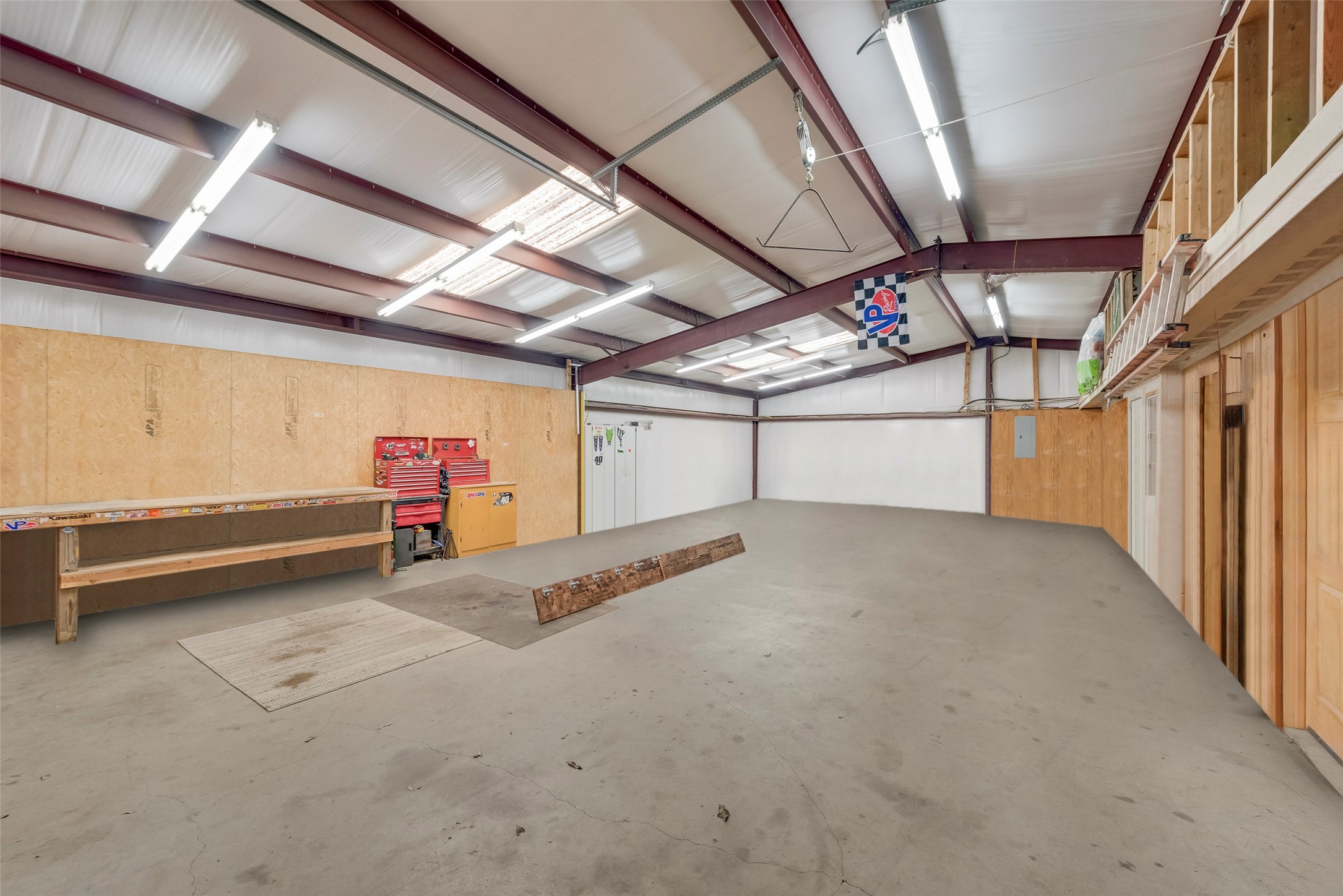 8636 ST HWY 31 W