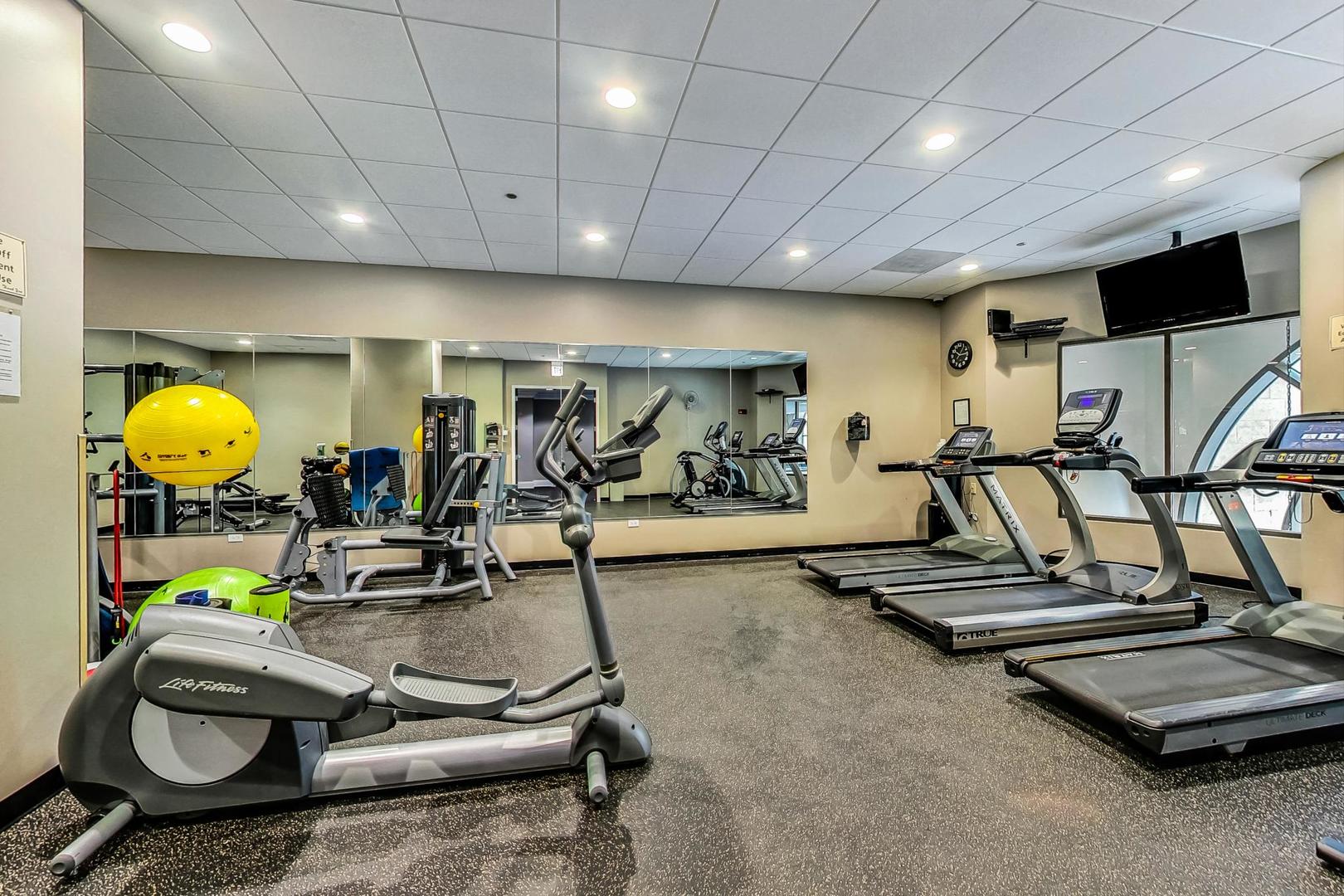 630 N STATE Street Unit: 2405