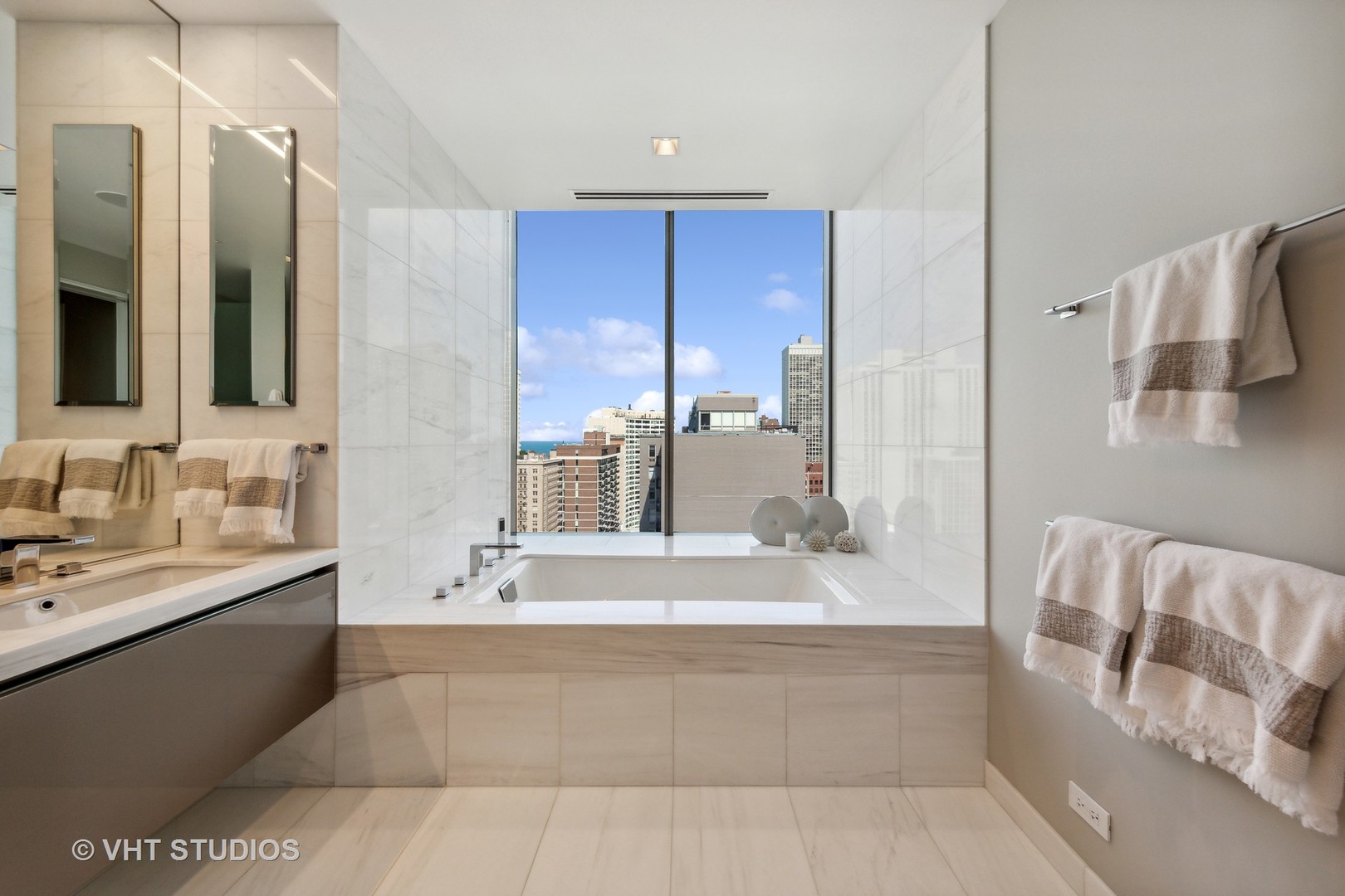 4 E Elm Street Unit: 15S