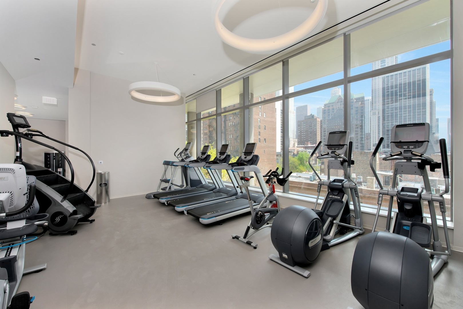 4 E Elm Street Unit: 15S