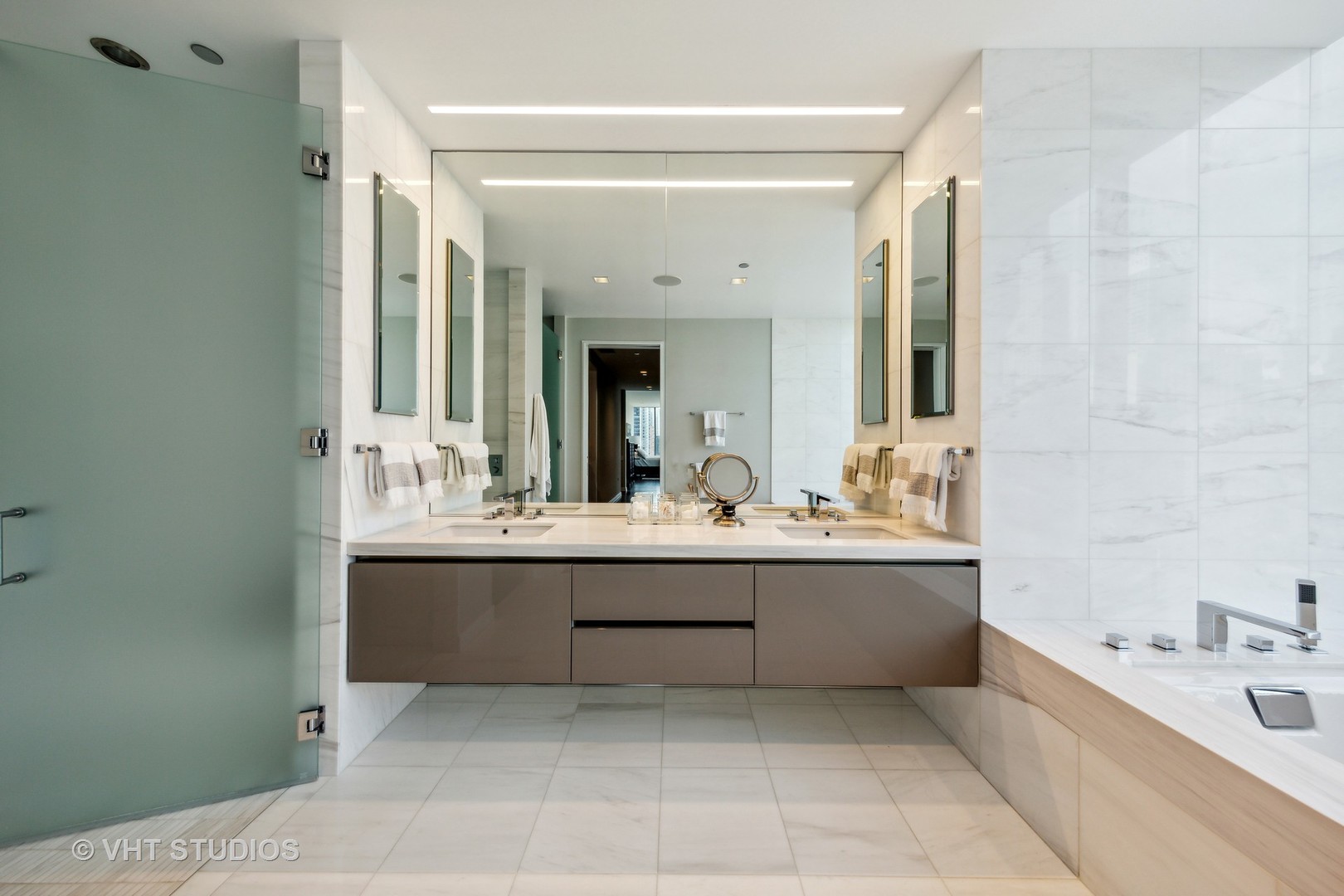 4 E Elm Street Unit: 15S