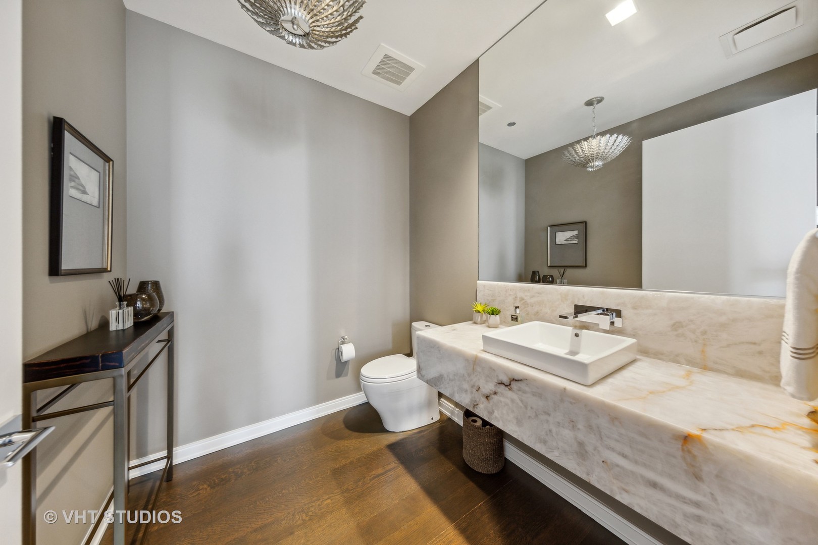 4 E Elm Street Unit: 15S