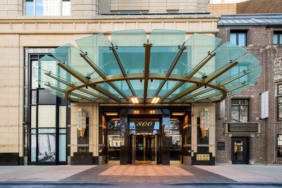 800 N MICHIGAN Avenue Unit: 2901