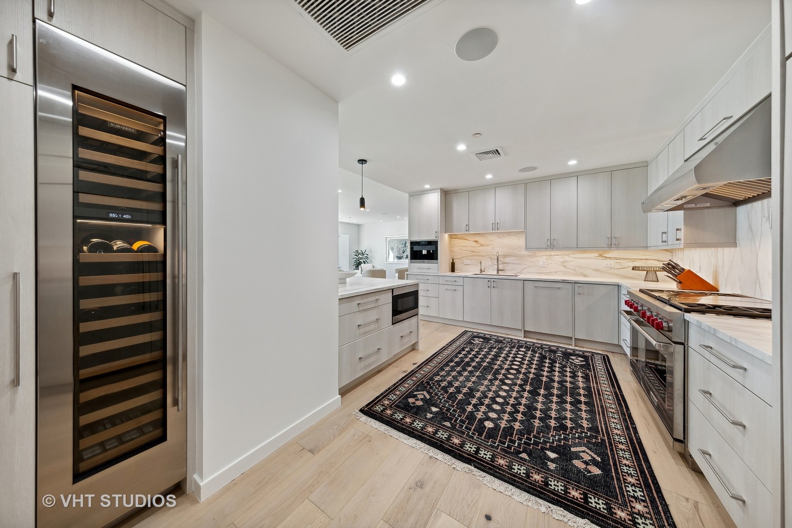 800 N MICHIGAN Avenue Unit: 2901