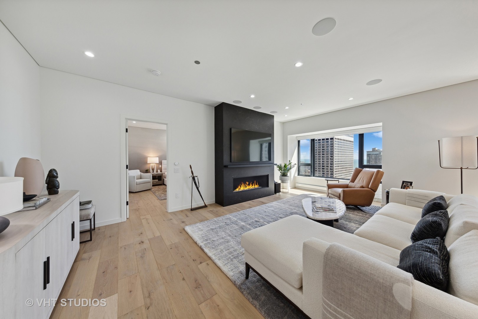 800 N MICHIGAN Avenue Unit: 2901