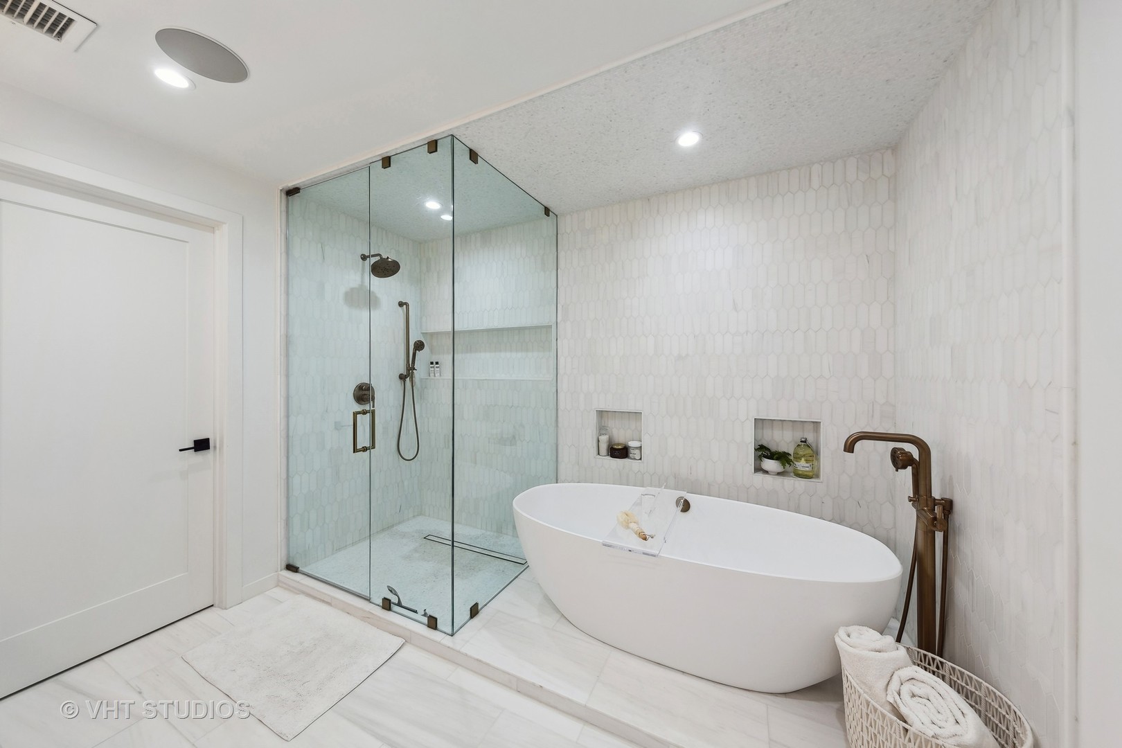 800 N MICHIGAN Avenue Unit: 2901