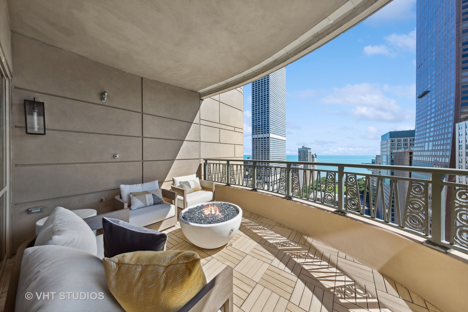 800 N MICHIGAN Avenue Unit: 2901