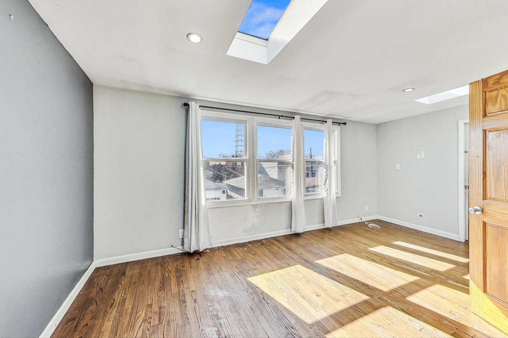 4931 W Melrose Street