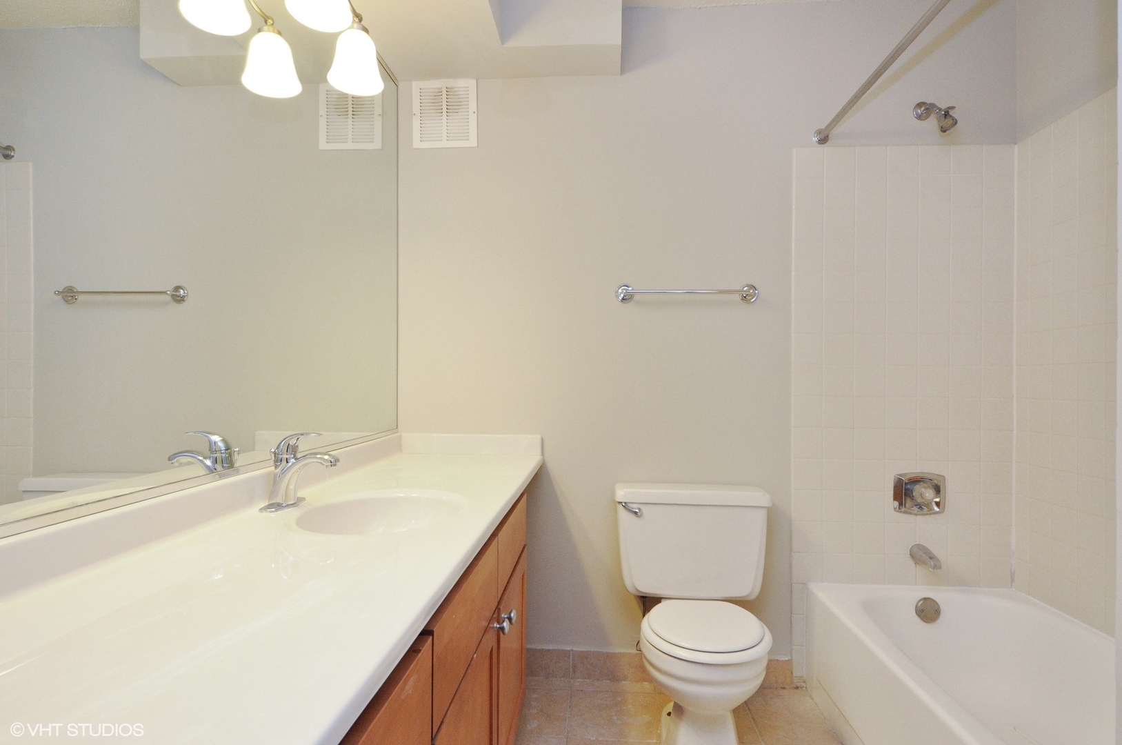 30 E Huron Street Unit: 2408