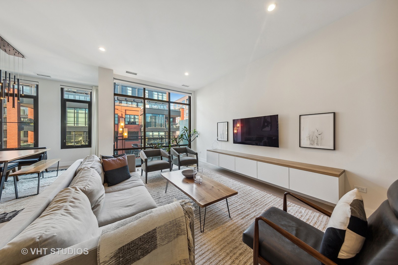 35 N Aberdeen Street Unit: PHN