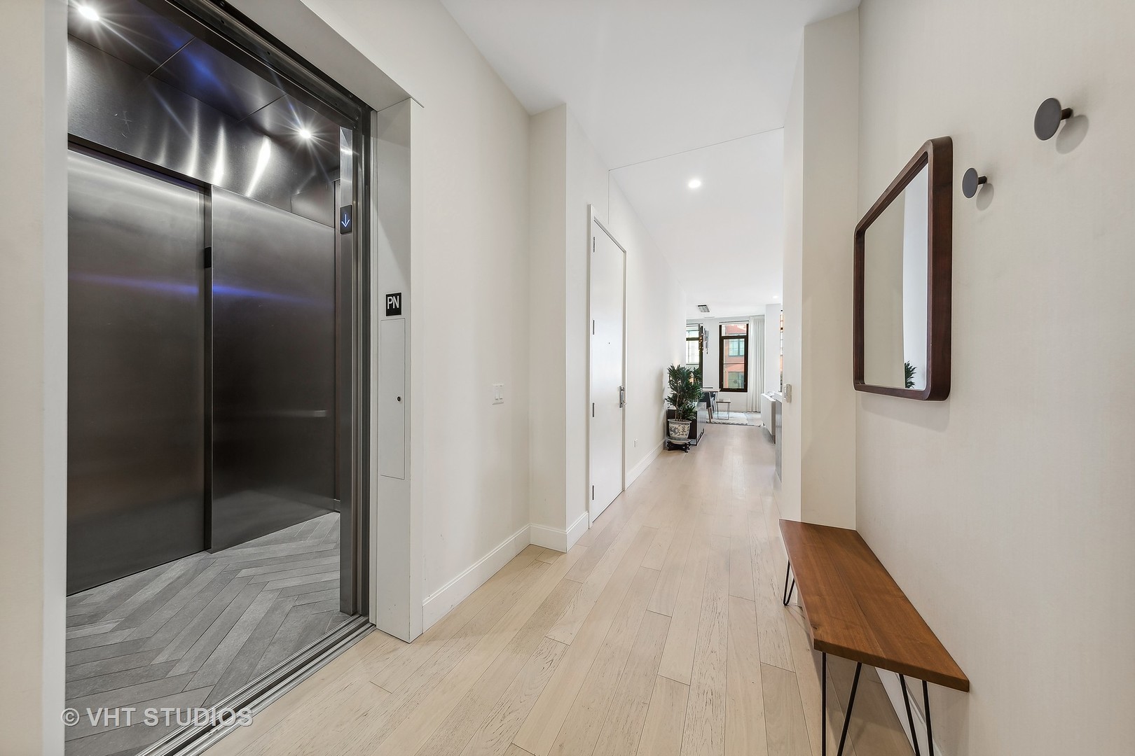 35 N Aberdeen Street Unit: PHN