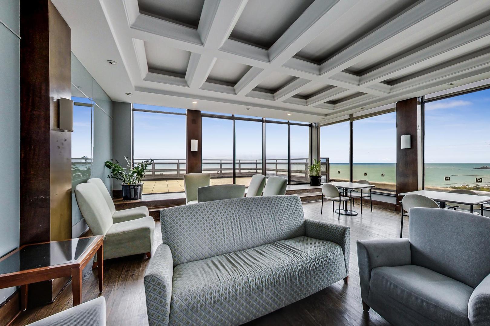 2650 N LAKEVIEW Avenue Unit: 3305