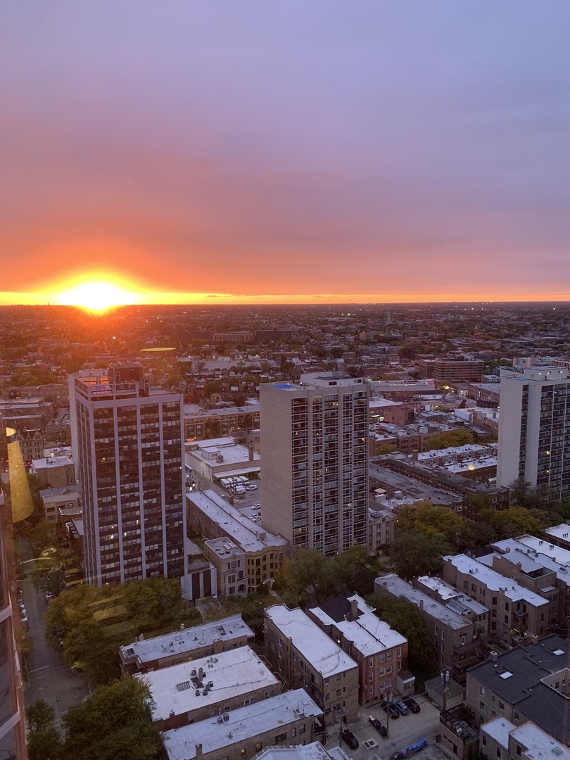 2650 N LAKEVIEW Avenue Unit: 3305