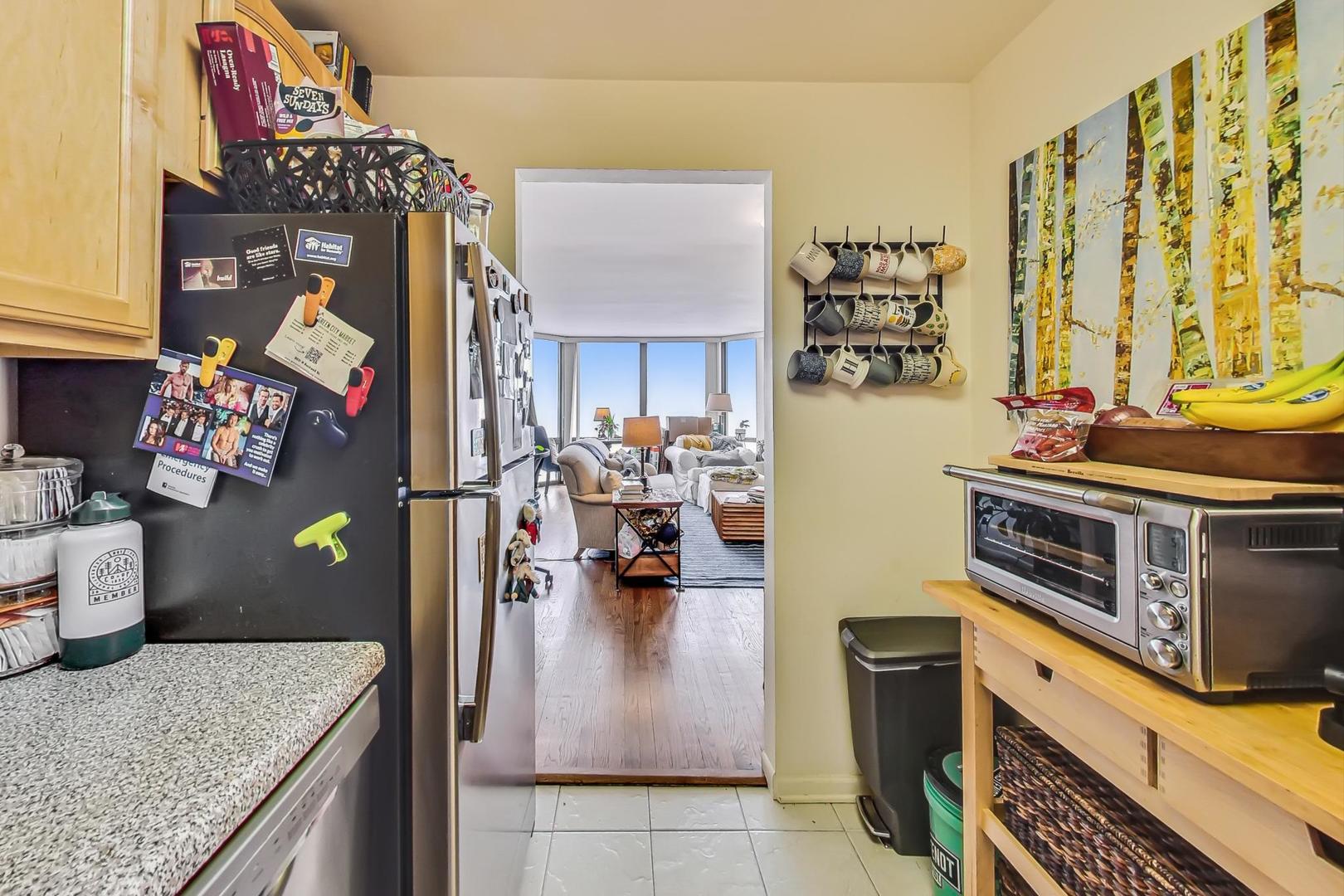 2650 N LAKEVIEW Avenue Unit: 3305