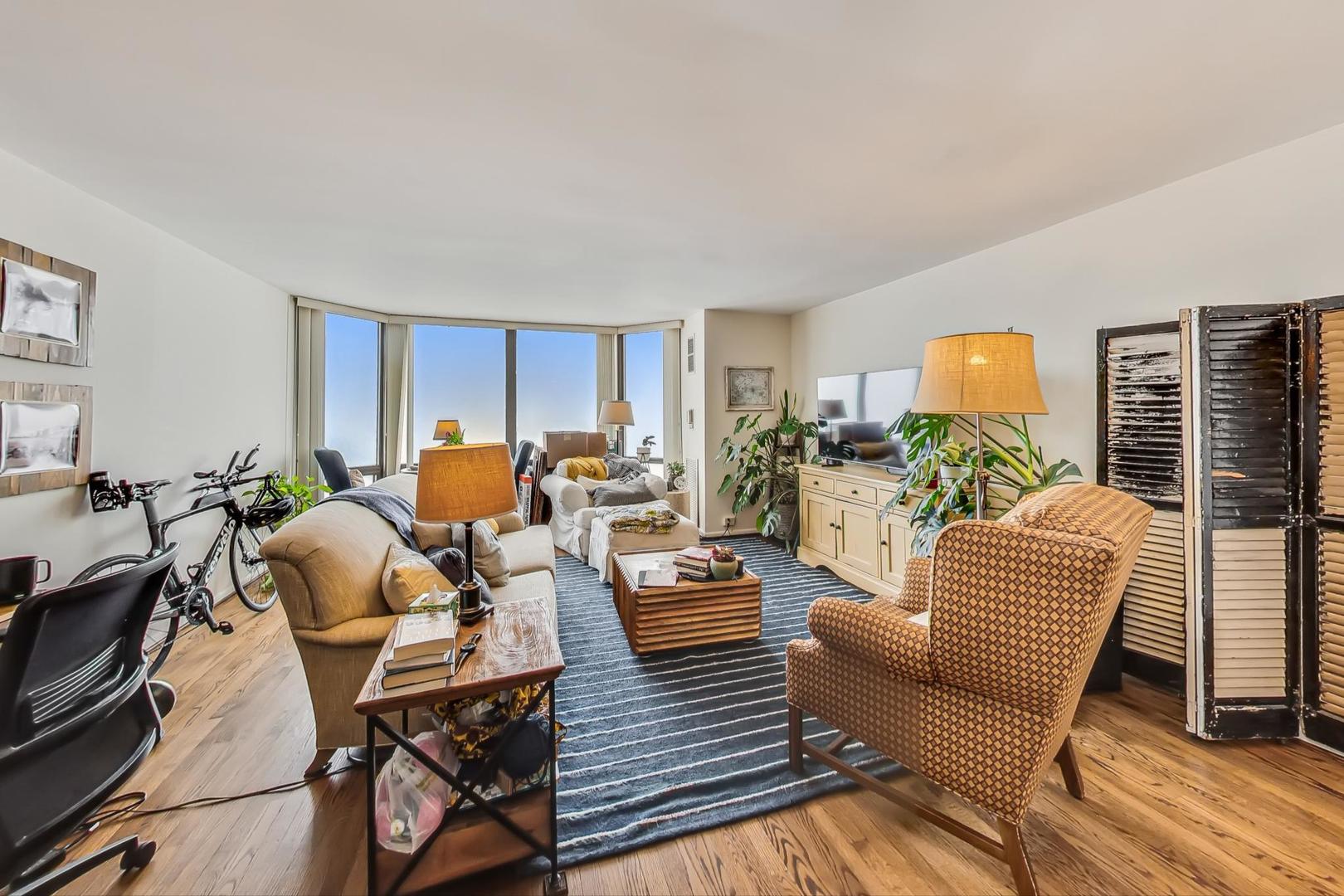 2650 N LAKEVIEW Avenue Unit: 3305