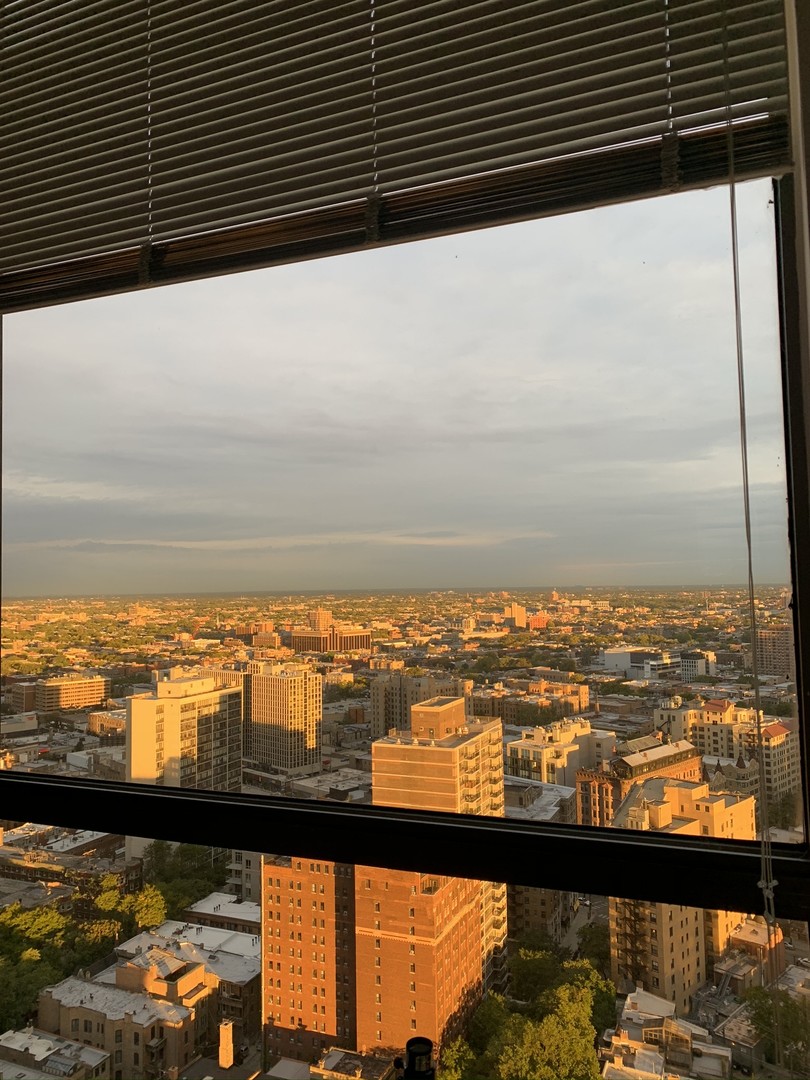 2650 N LAKEVIEW Avenue Unit: 3305