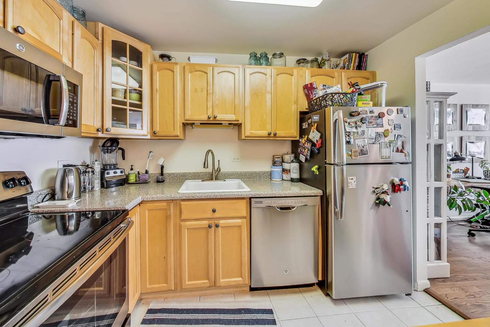 2650 N LAKEVIEW Avenue Unit: 3305