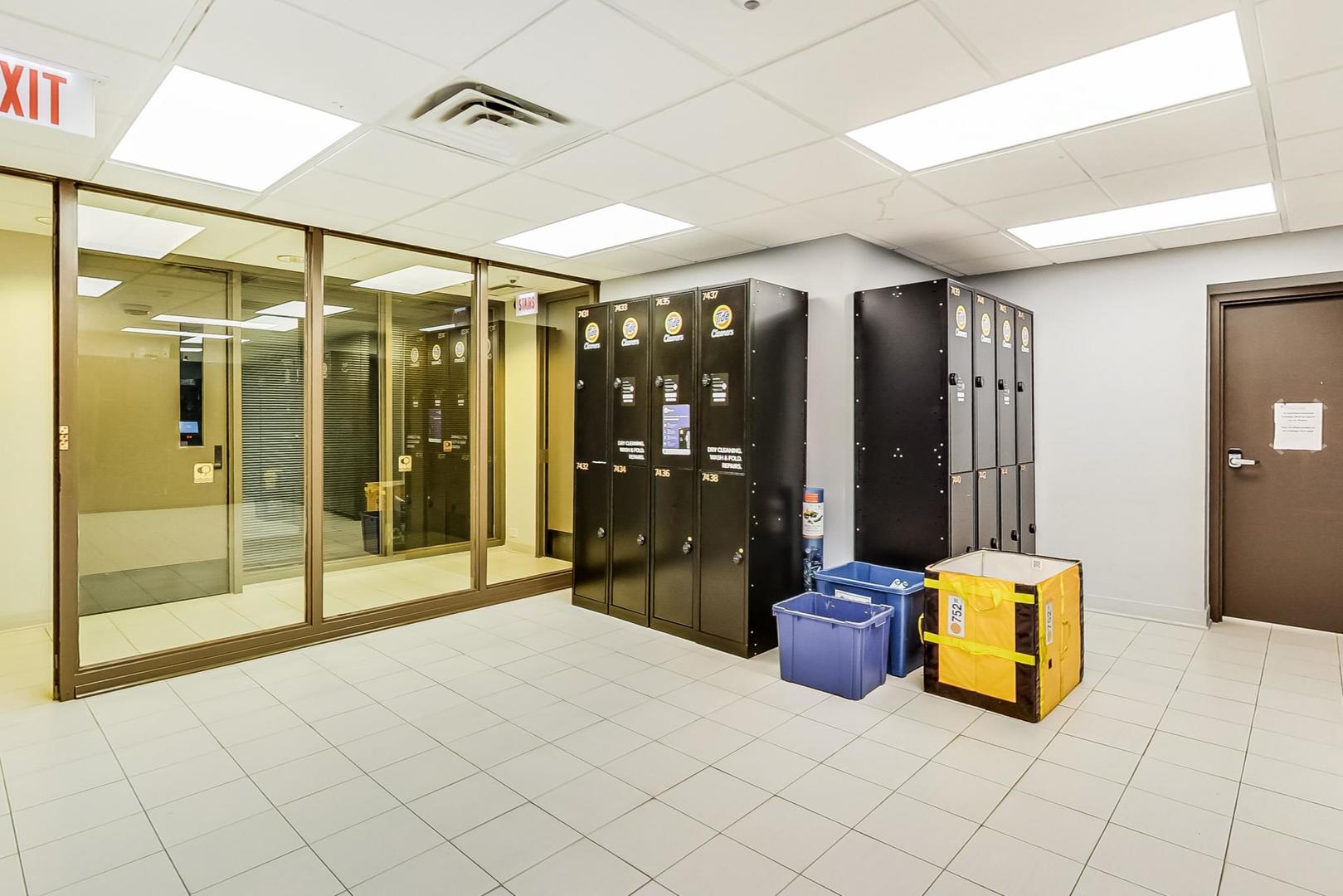 2650 N LAKEVIEW Avenue Unit: 3305