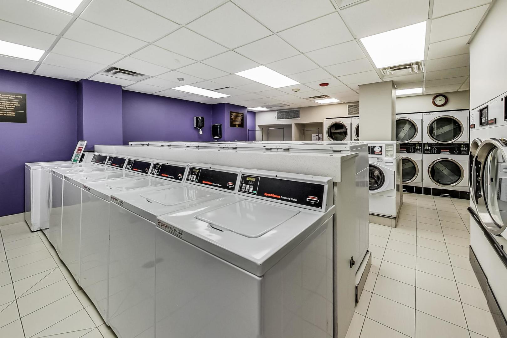 2650 N LAKEVIEW Avenue Unit: 3305