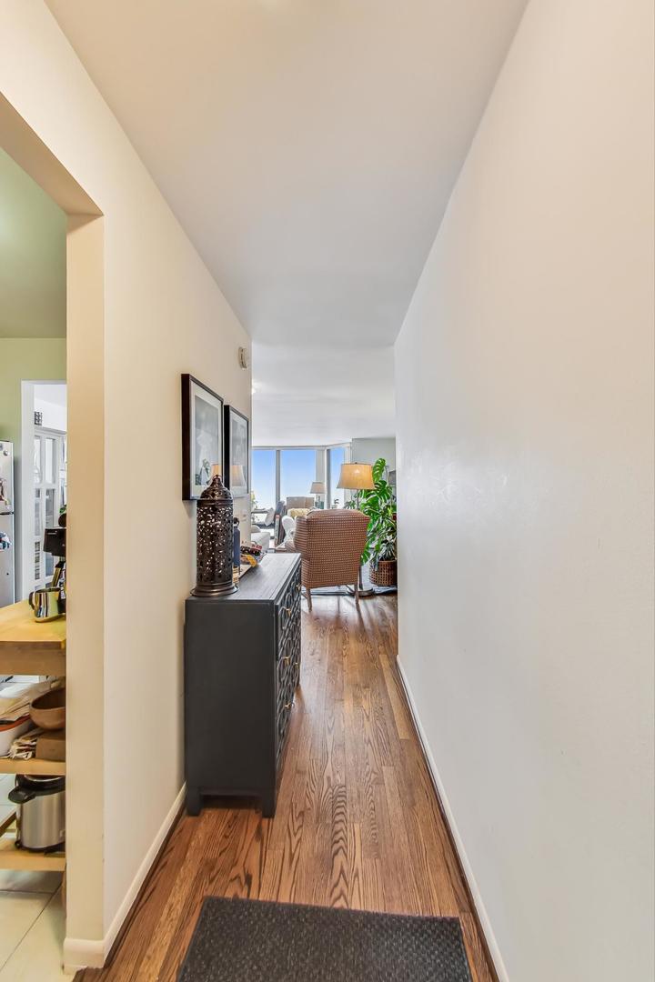 2650 N LAKEVIEW Avenue Unit: 3305