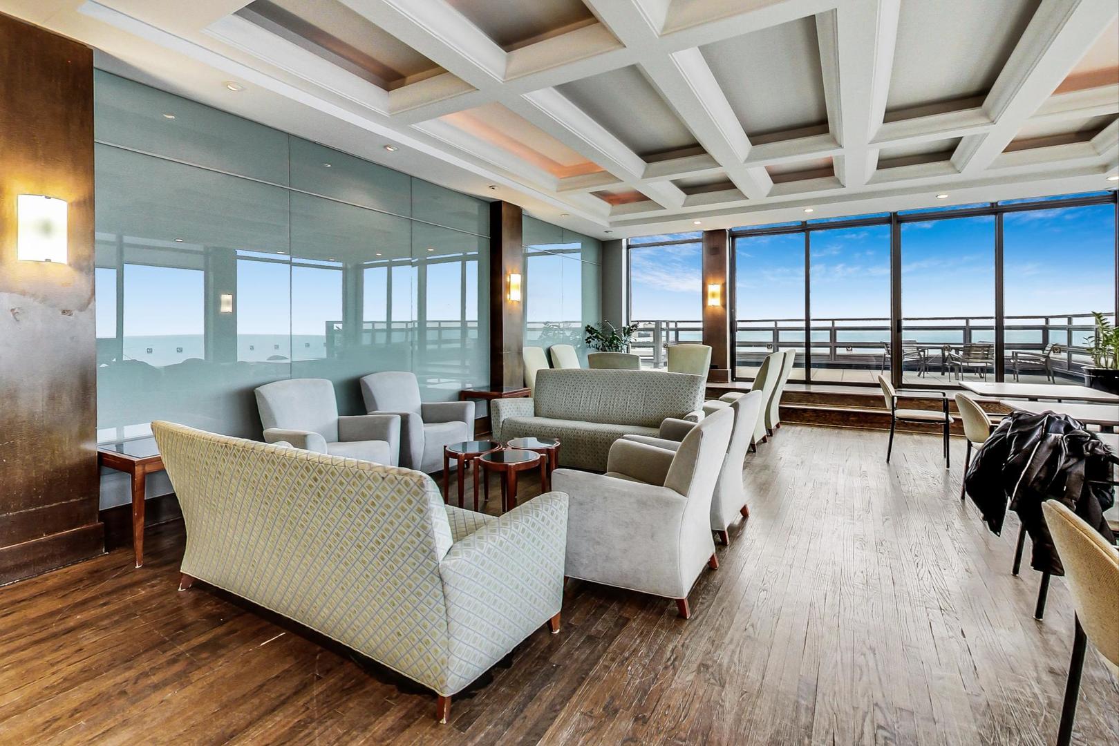 2650 N LAKEVIEW Avenue Unit: 3305