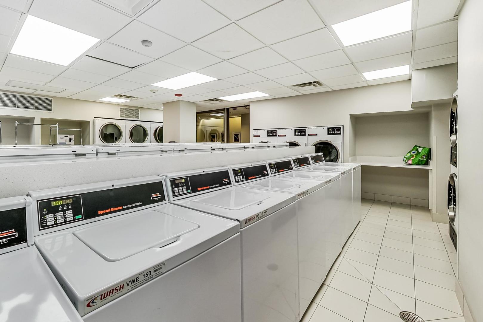 2650 N LAKEVIEW Avenue Unit: 3305