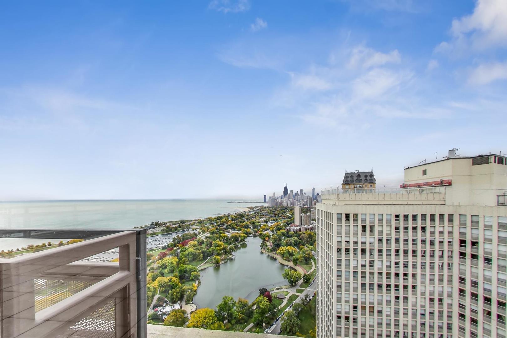 2650 N LAKEVIEW Avenue Unit: 3305