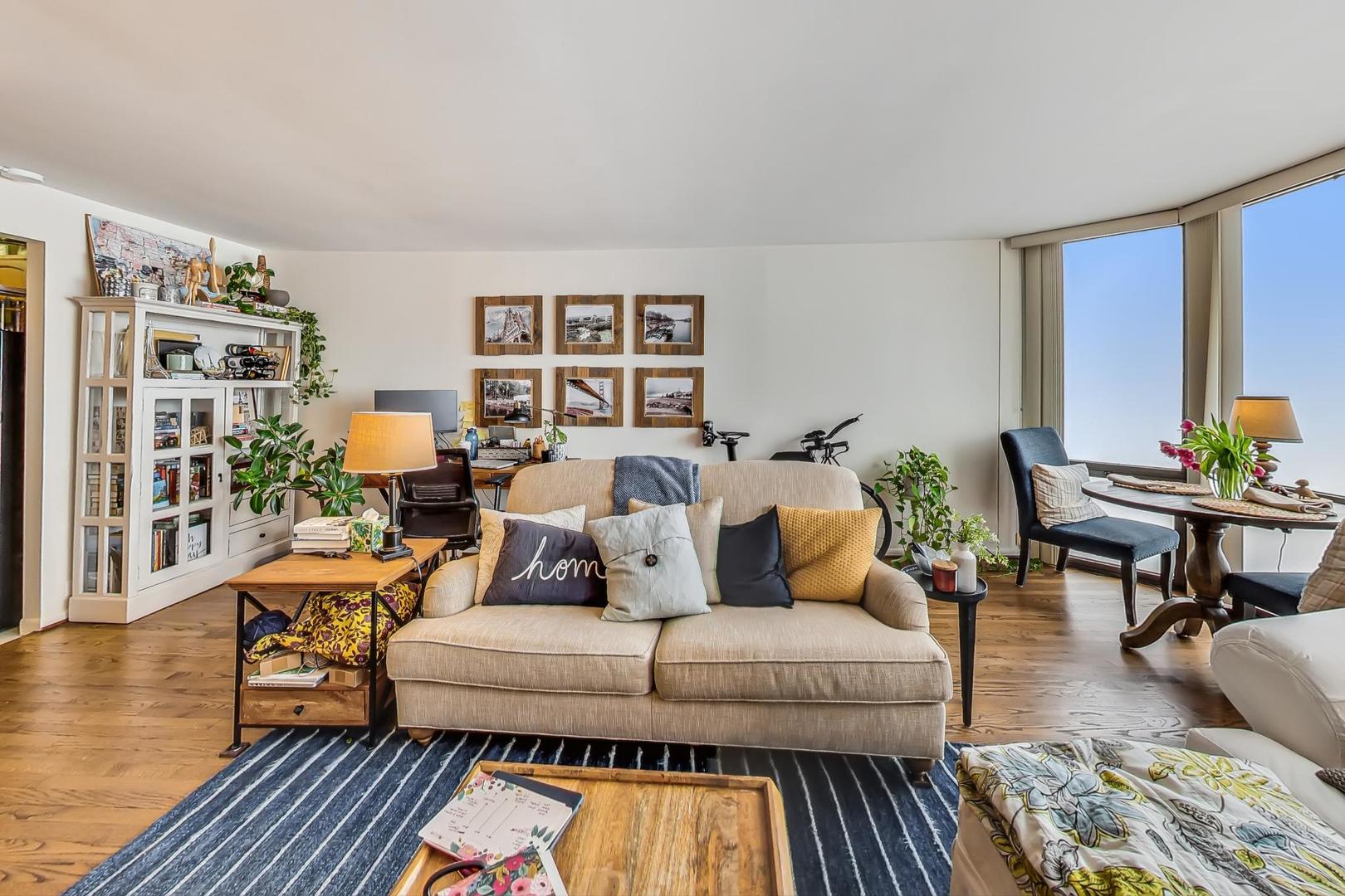 2650 N LAKEVIEW Avenue Unit: 3305
