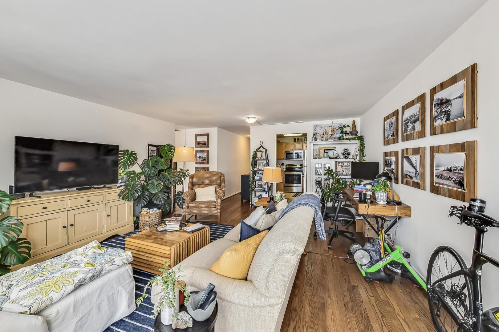 2650 N LAKEVIEW Avenue Unit: 3305