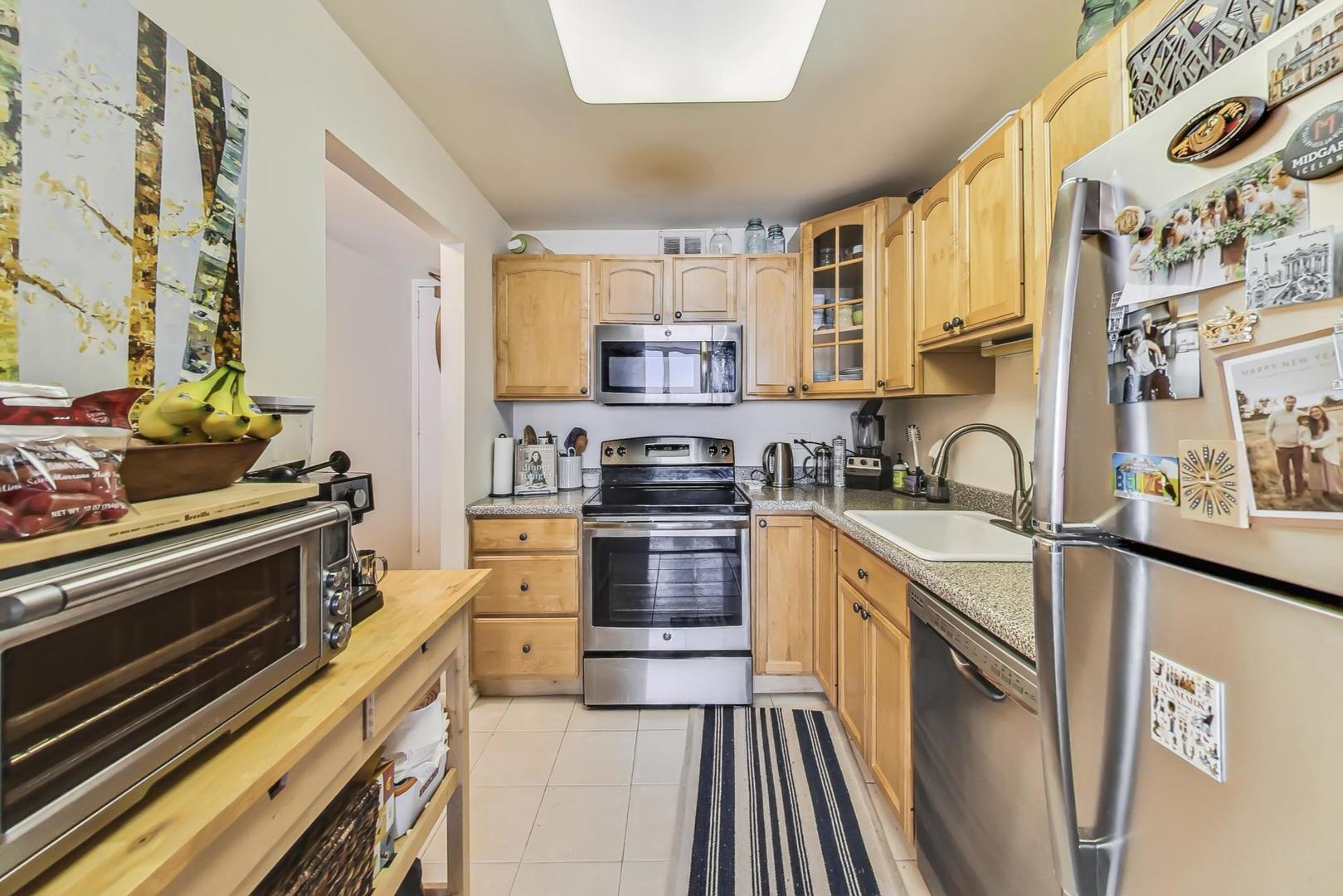 2650 N LAKEVIEW Avenue Unit: 3305