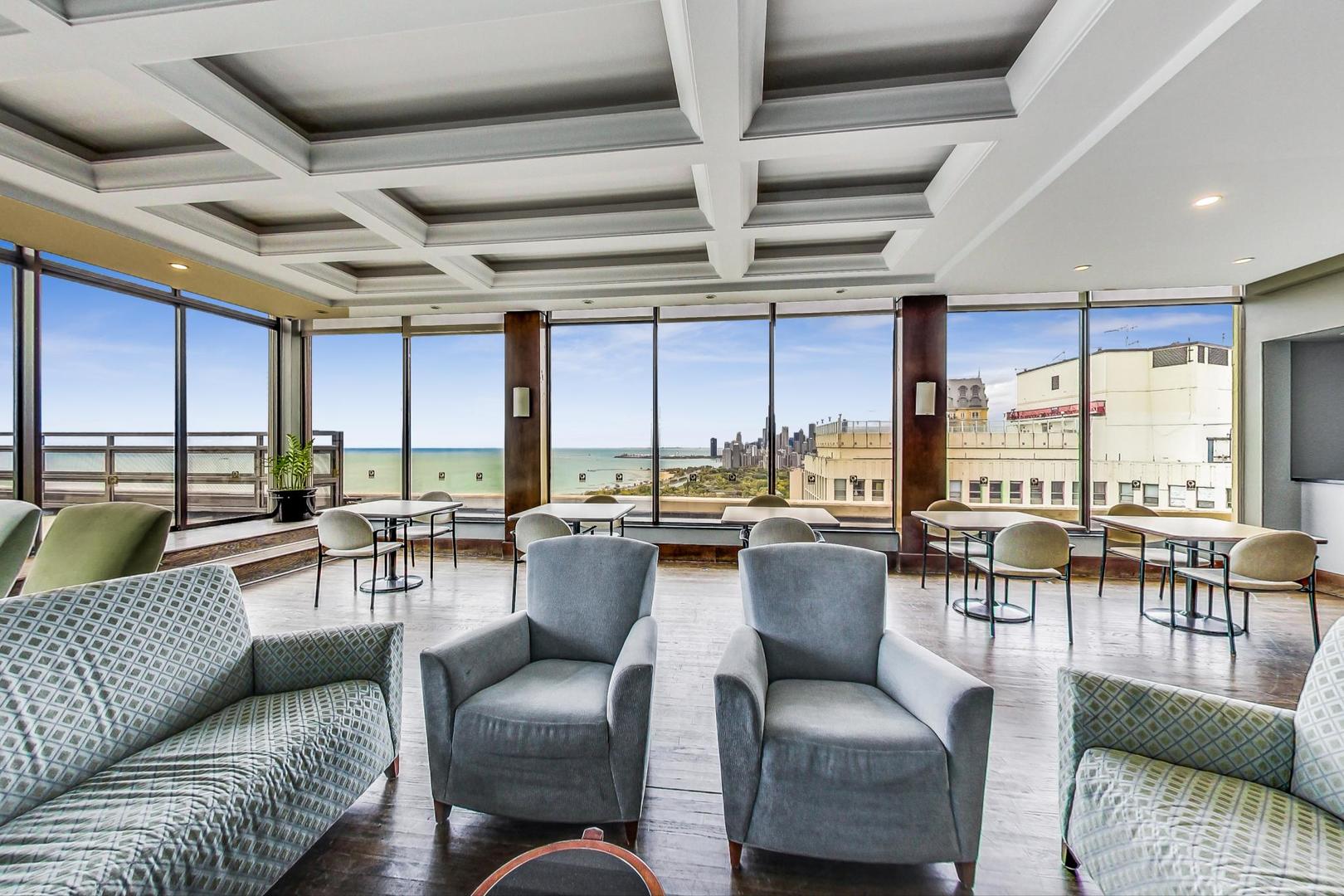 2650 N LAKEVIEW Avenue Unit: 3305