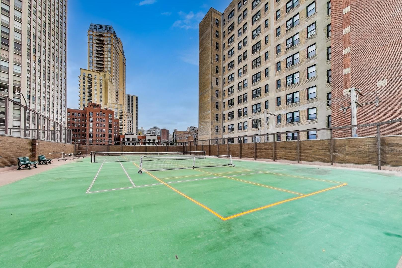 2650 N LAKEVIEW Avenue Unit: 3305