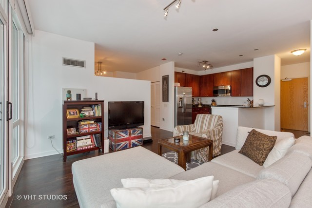 757 N Orleans Street Unit: 2002