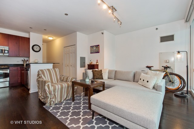 757 N Orleans Street Unit: 2002