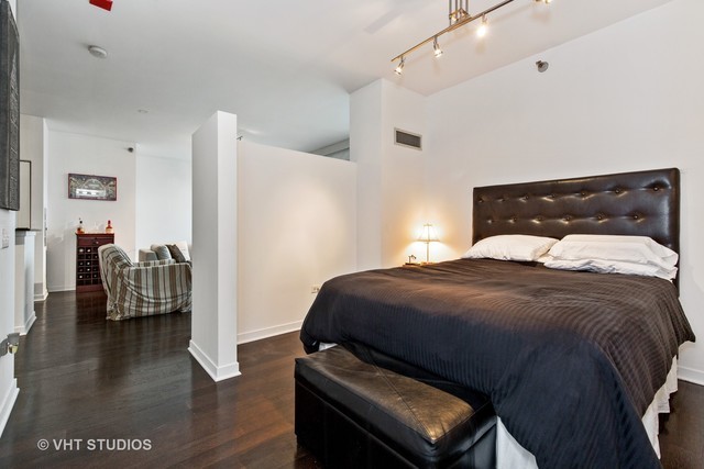 757 N Orleans Street Unit: 2002