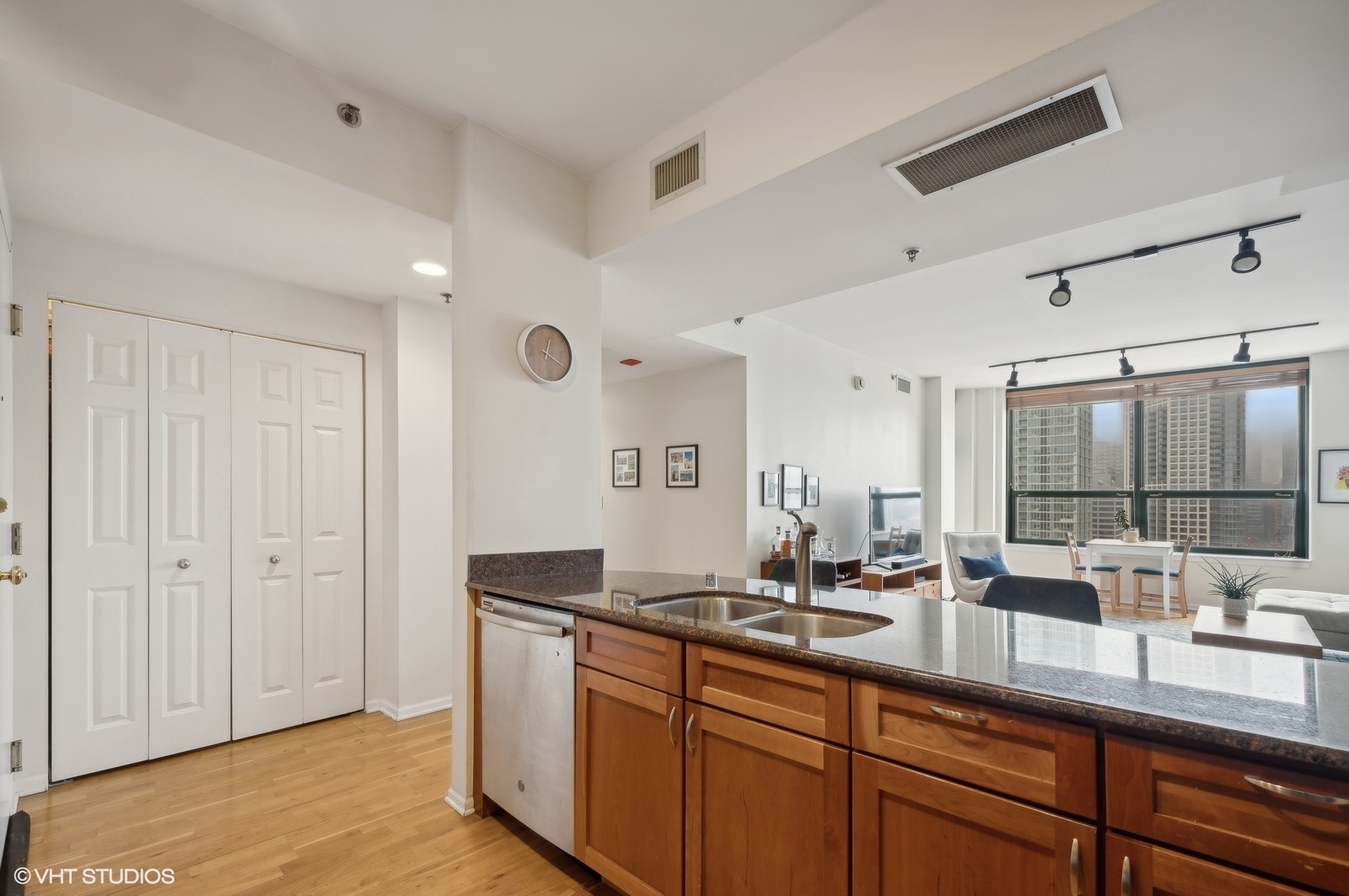 400 W Ontario Street Unit: 1606