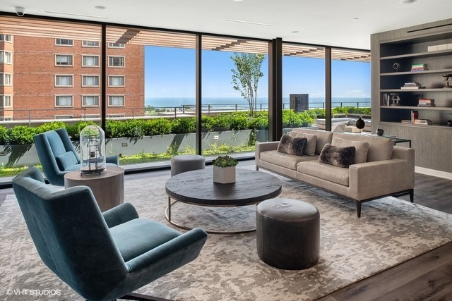 61 E Banks Street Unit: 402