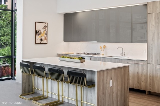 61 E Banks Street Unit: 402